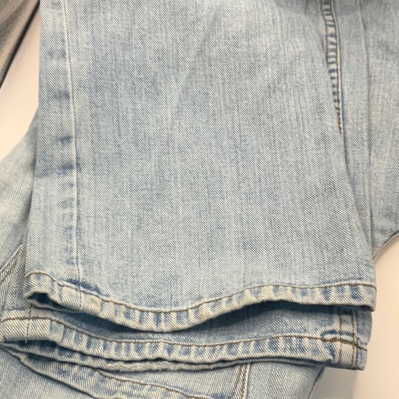 Tommy Bahama Classic Fit Light Wash 35x32” - Picture 8 of 8